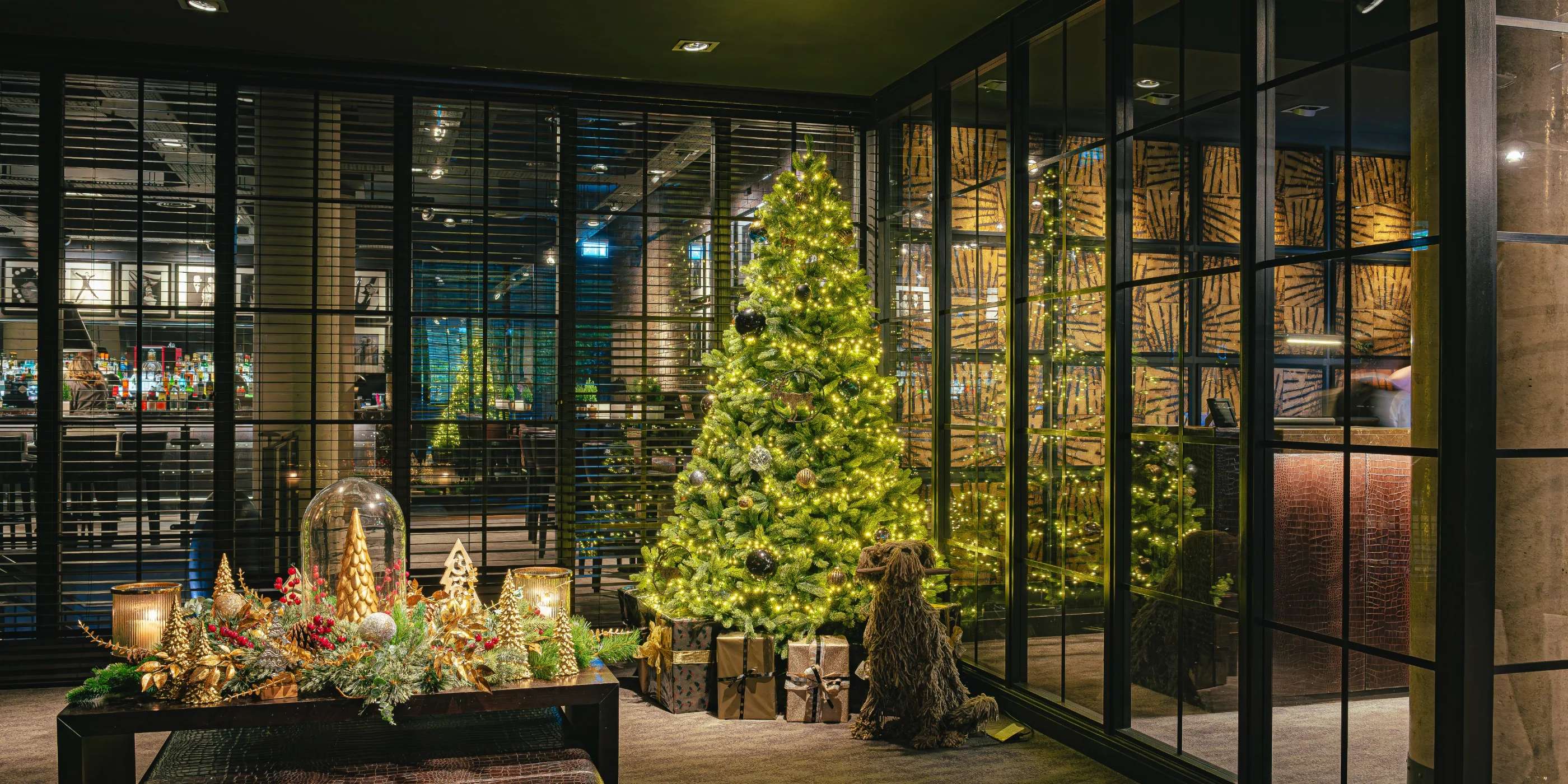  Unwrap The Season At Dakota Leeds