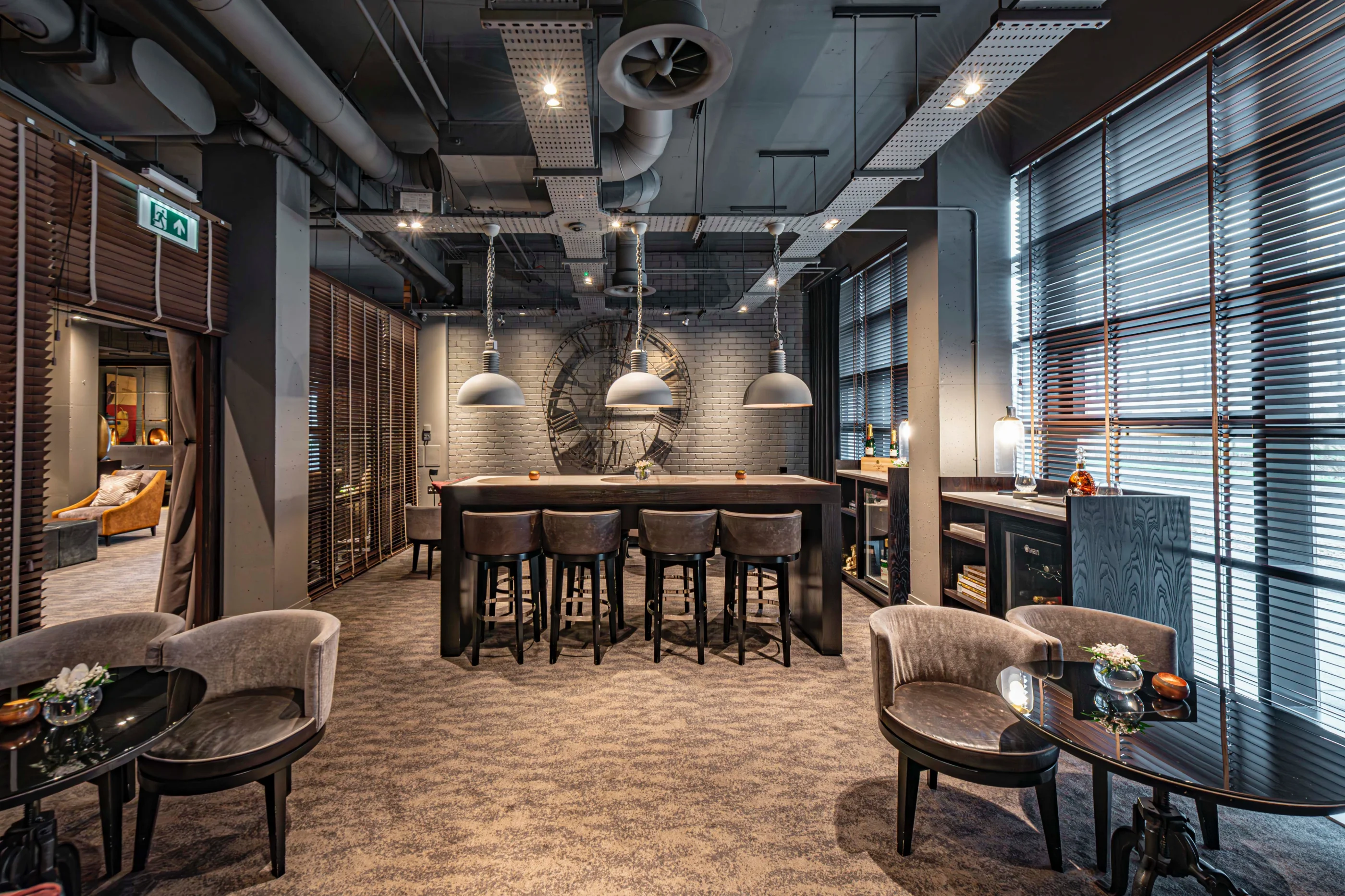 Dakota First Lounge